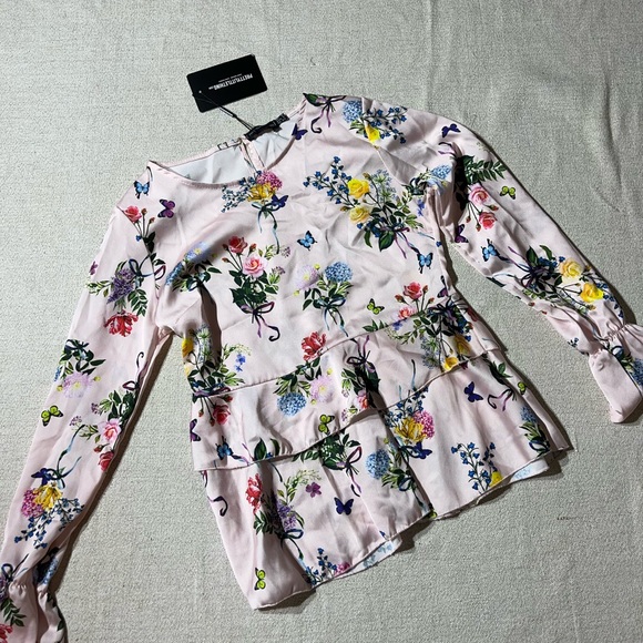 Pretty Little Thing Pale Pink Floral Butterfly Satin Peplum Blouse - Picture 4 of 9